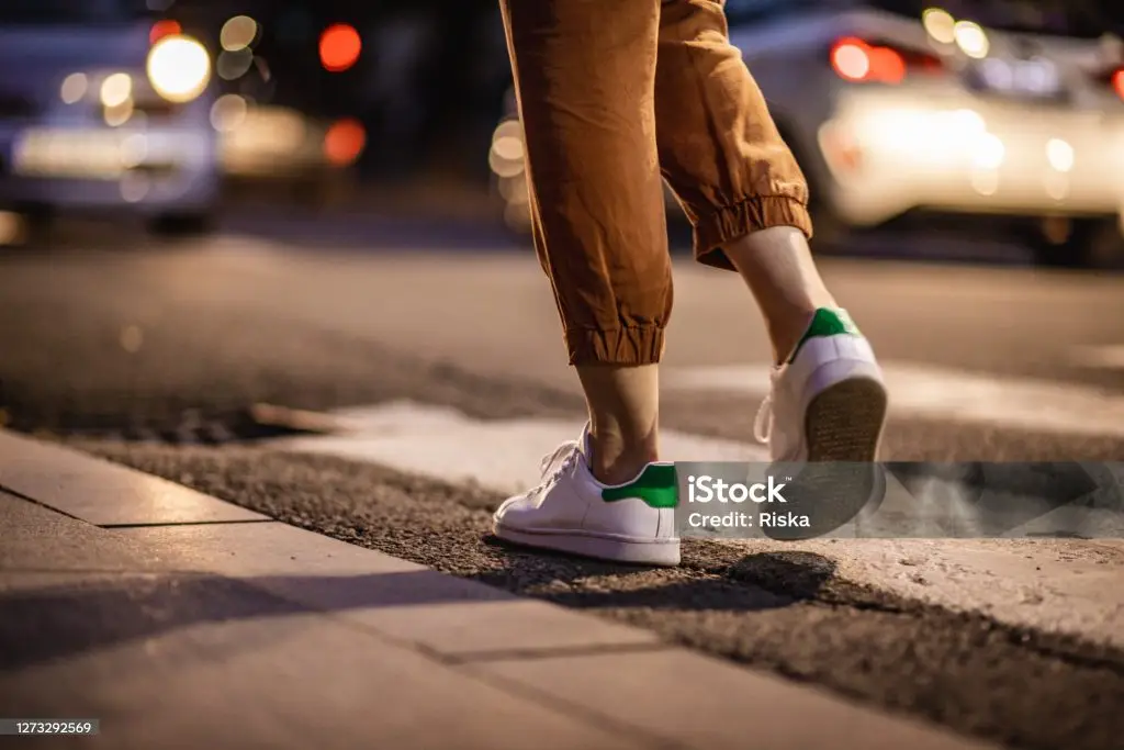 Chạy Bộ Buổi Sáng vs Đi Bộ Buổi Tối: Lợi Ích Khác Biệt và Cách Kết Hợp Hoàn Hảo 2